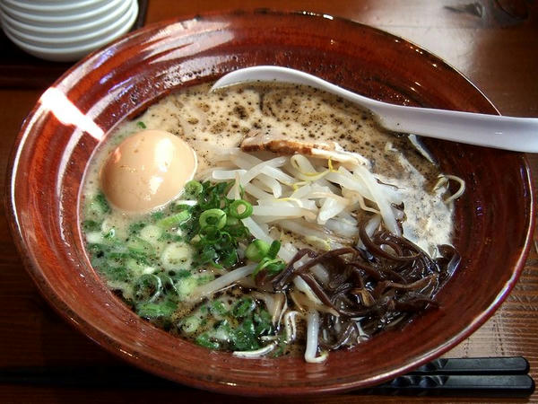 黒味玉入り（博多細麺・バリカタ） 880円※向きが逆で申し訳ない