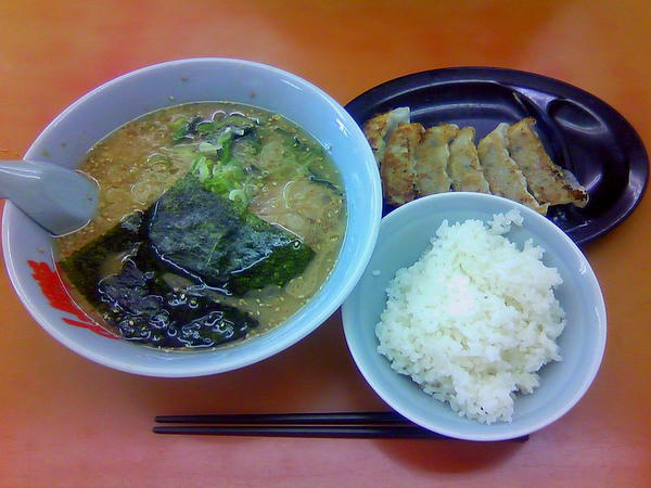 サービスセットB（味噌・脂普通・味薄め・麺普通） 780円 ※ケータイで撮影
