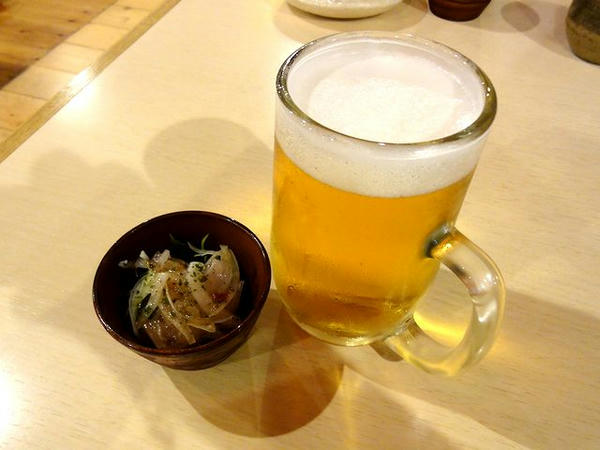 生ビール（中） 525円 と お通しその1