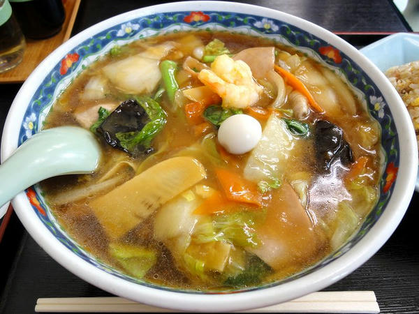 五目ラーメン 880円