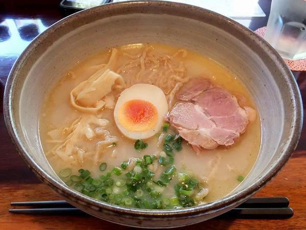 鶏骨ラーメン（全粒粉麺） 780円【税込】