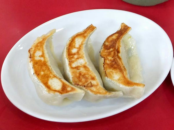 ぎょーざ3ケ 320円