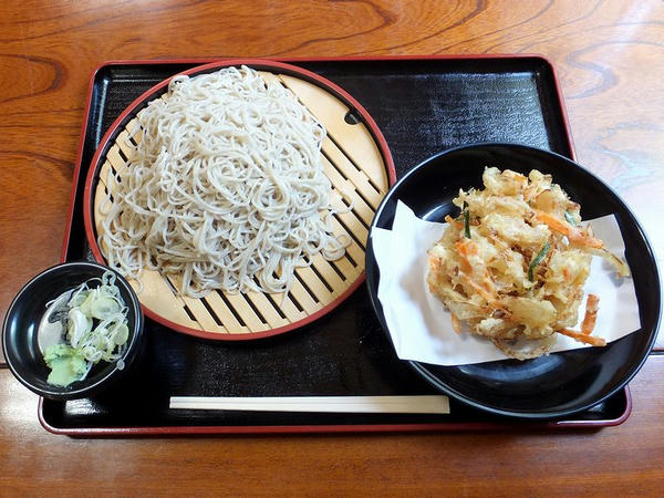二合盛りそば 680円 ＋ かき揚げ 200円