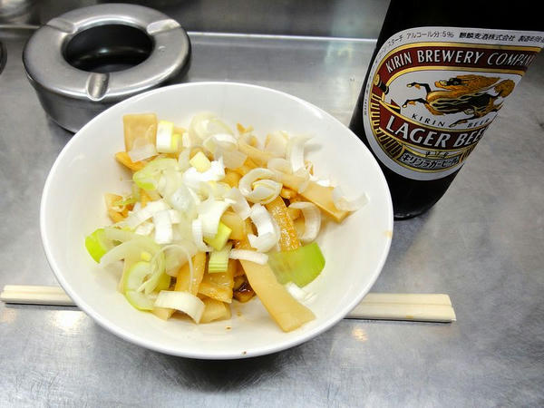 ビール小 400円 ＋ 竹の子 200円