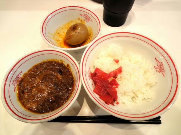 印度定食 190円 （手前）、固ゆで北極味玉 110円 （奥）