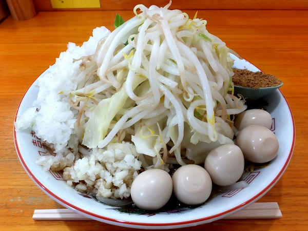 ラーメン（200g豚2枚）（ニンニク） 750円 ＋ うずら 100円 ＋ 魚粉 100円 ＋ たまねぎ 50円
