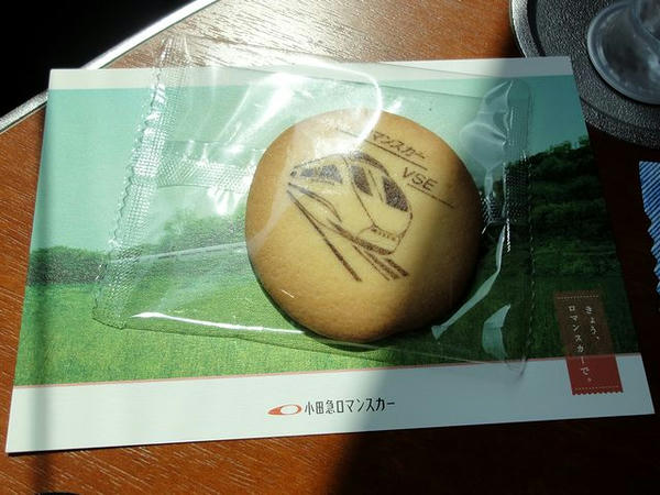 サービスのクッキーとポストカード