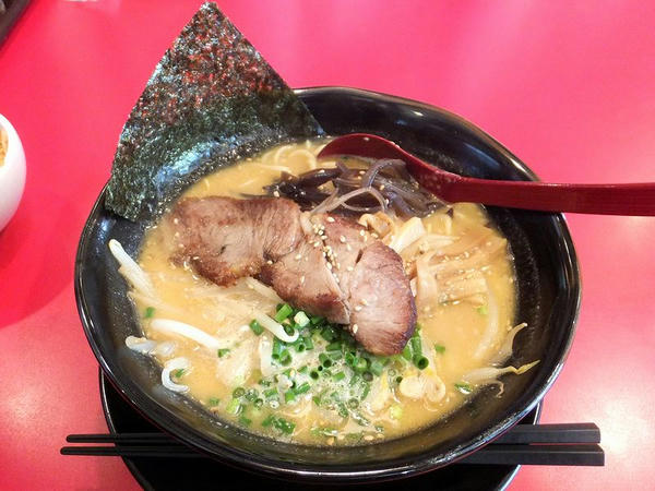 純白湯豚骨みそらーめん 780円【税別】