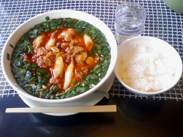 ニラ辛ラーメン 750円 ＋ 半ライス 150円 （デジカメ忘れてケータイで撮影）