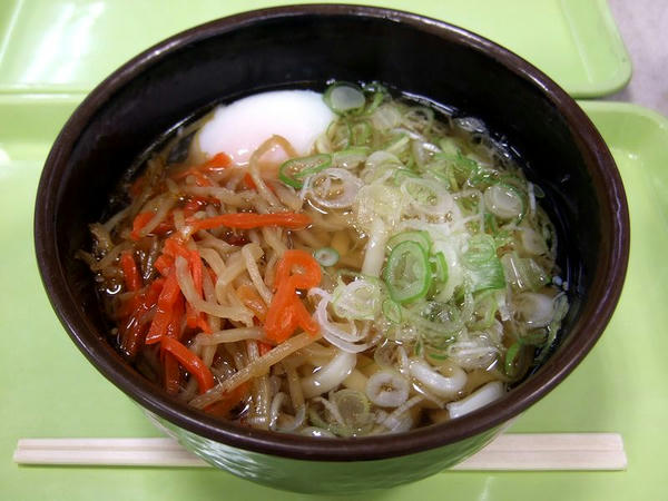 田舎うどん（温泉たまご入り） 500円