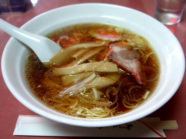ラーメン定食 840円 のラーメン