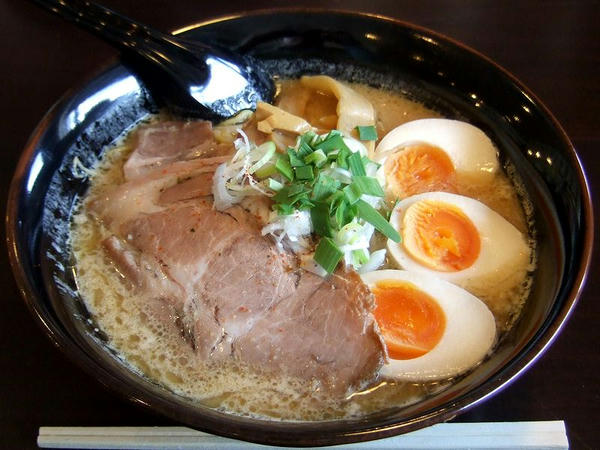 味玉味噌らーめん 872円