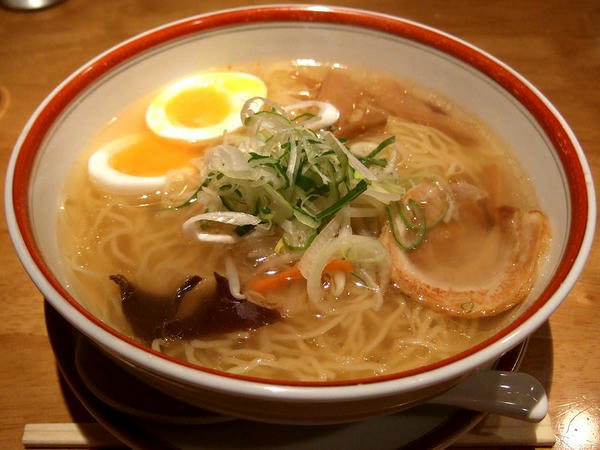 モンゴル岩塩ラーメン 577円 ＋塩煮たまご 100円