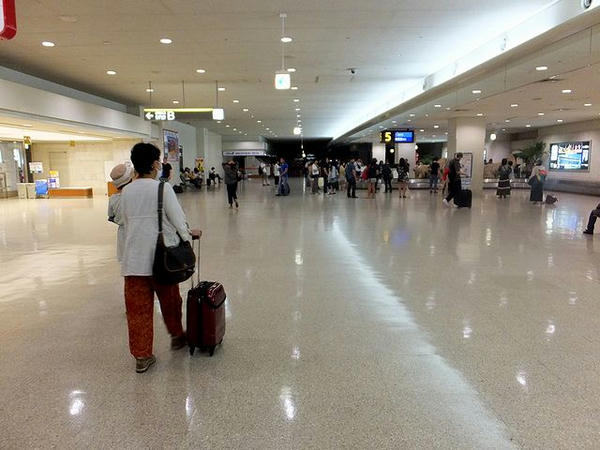 那覇空港に到着