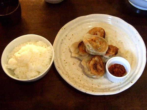 餃子5個セットの餃子（焼き）とライス