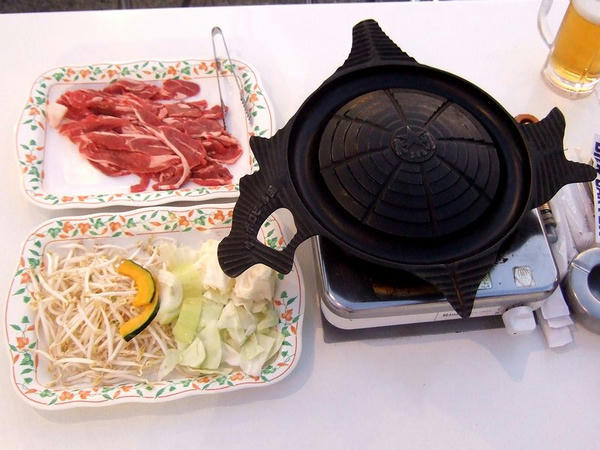 焼く前の肉・野菜とサッポロ生
