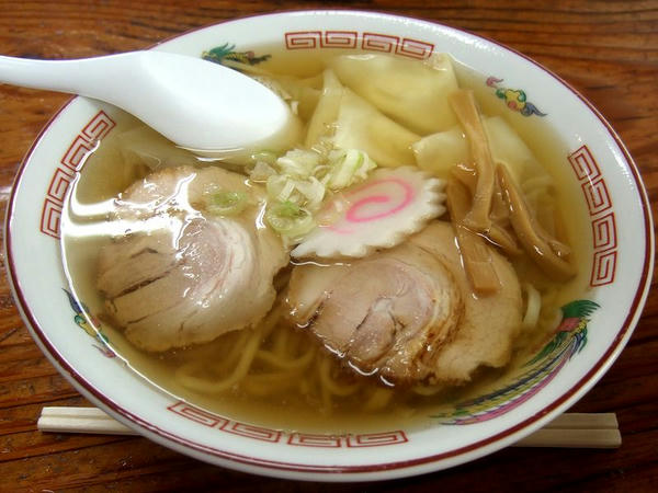 ワンタンメン 750円