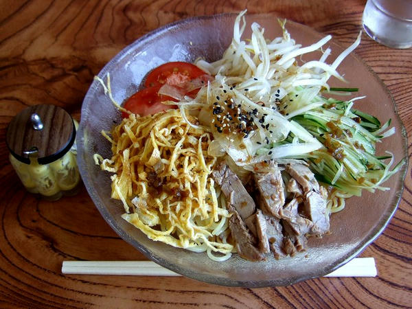 ニンニク黒酢冷やし中華 800円
