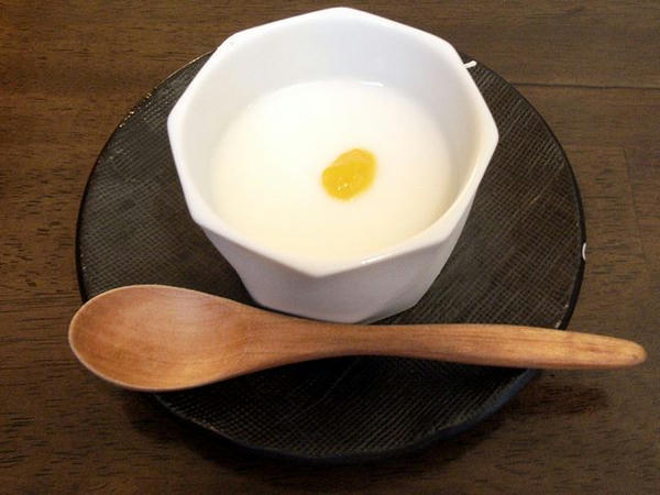 おにぎりセットの杏仁豆腐