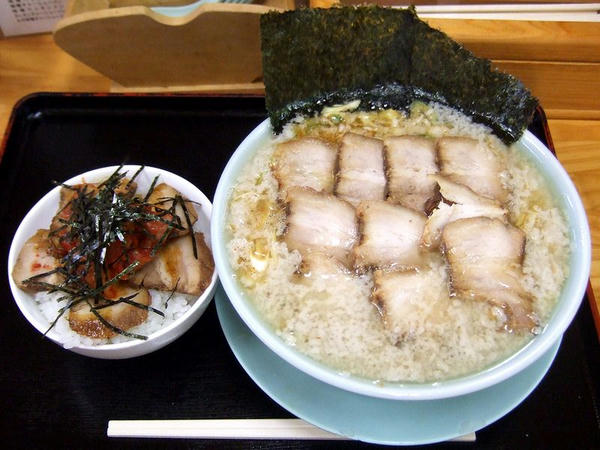 こってり系ネギチャーシュー麺 980円 と 焼豚（チャーシュー）丼（小） 350円