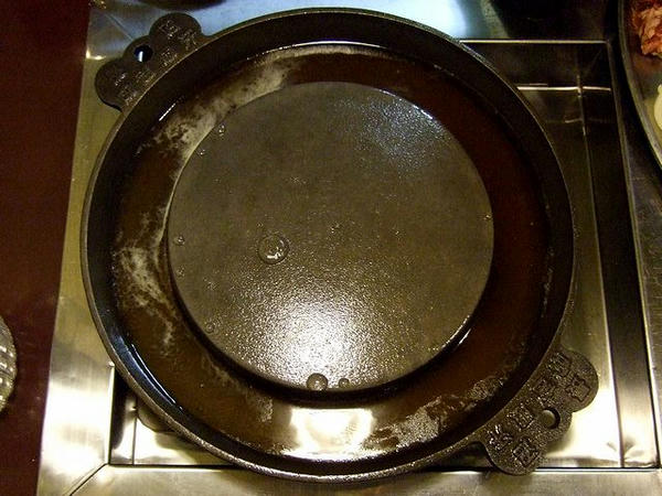 独特の形状の鍋