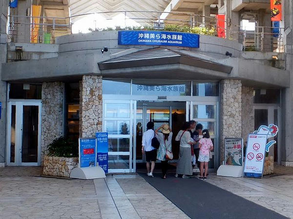 水族館入口付近