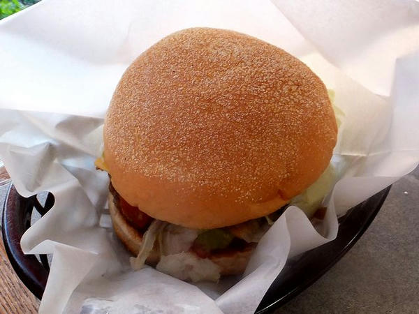 アロハバーガー（アボカド&焼きパイン）ビーフ 550円