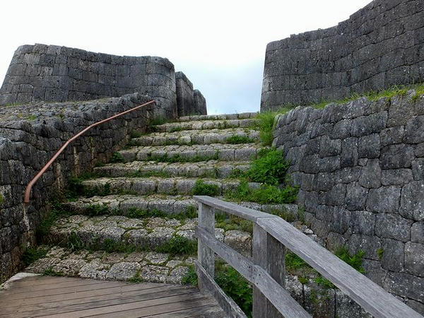 三の郭入口の門跡