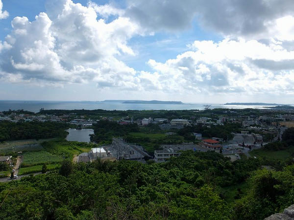 一の郭からの眺め⁬（平安座島方面）
