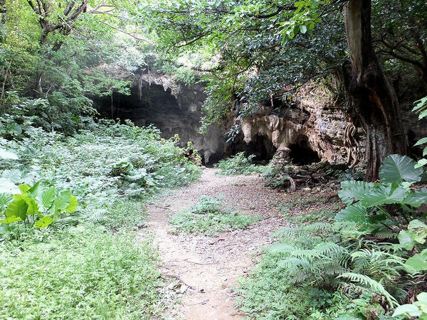 薮地洞穴遺跡入口付近