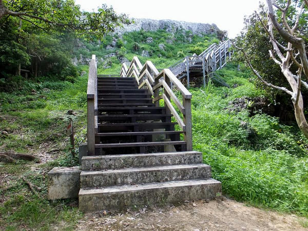 主郭へと続く階段
