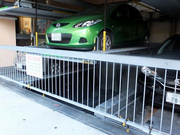 ホテルの立体駐車場