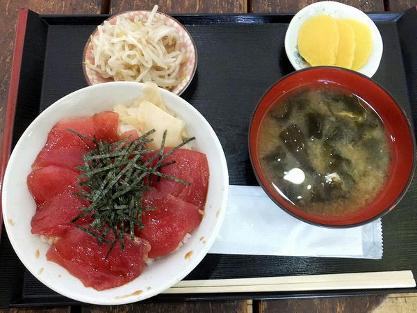まぐろ丼 750円
