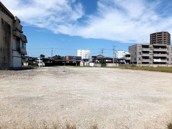 2号スタンドとパドック跡