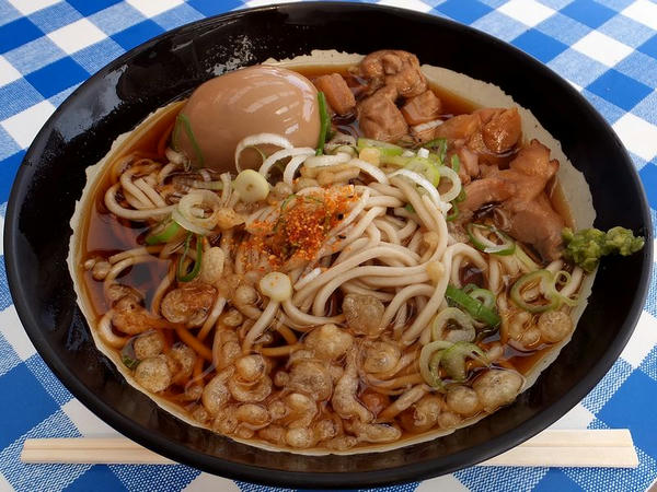 とりそば 470円 ＋ そば屋の煮玉子 50円