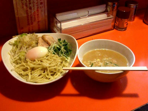 つけ麺ごまだれ 750円