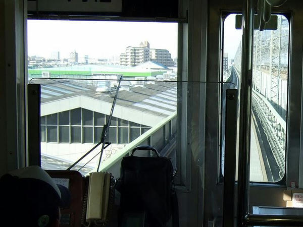 大宮を出てほどなく、新幹線の高架に沿う