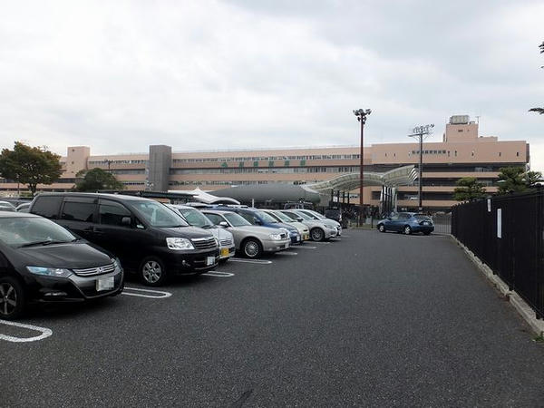 駐車場から見たスタンド