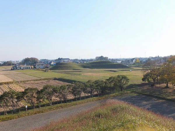 稲荷山古墳から見た将軍山古墳