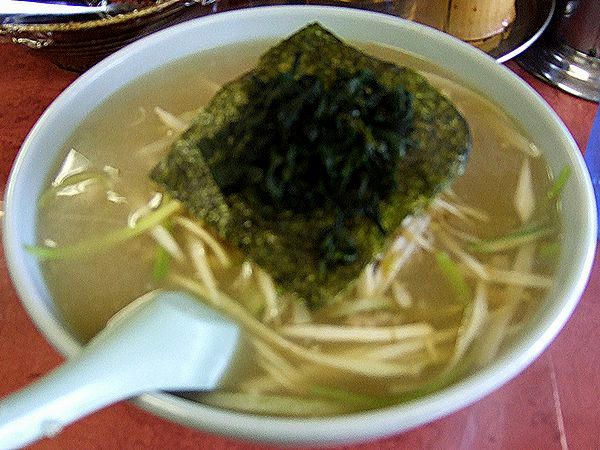 ネギラーメン（ボケ写真申し訳ない） 730円