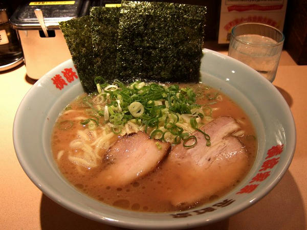 ラーメン（麺の固さ・油の量・味の濃淡全て普通） 650円 ＋ 中盛 100円