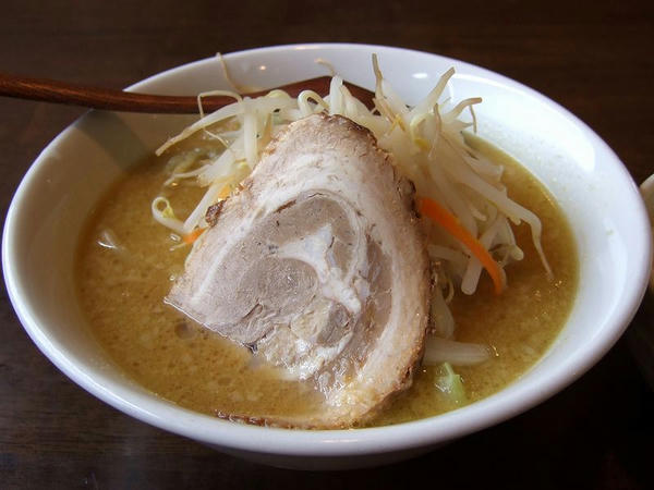 味噌ラーメン【チャーシュー1枚のせ】 650円 ＋ ライス（9月中はサービス）