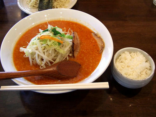 ピリ辛味噌ラーメン【チャーシュー一枚のせ】（中盛） 830円 ＋ 半ライス 20円