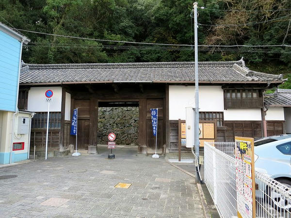桑折家武家長屋門