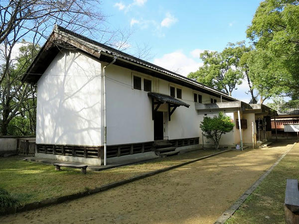 城山郷土館（旧山里倉庫）