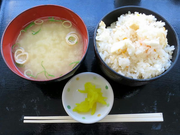 鯛めし 360円 と お味噌汁 50円
