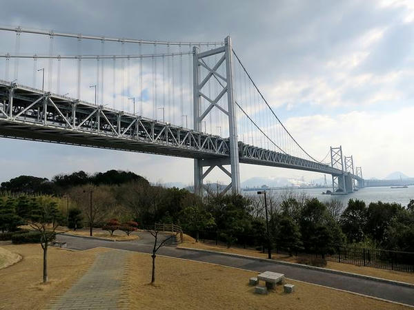 与島PAから見た瀬戸大橋