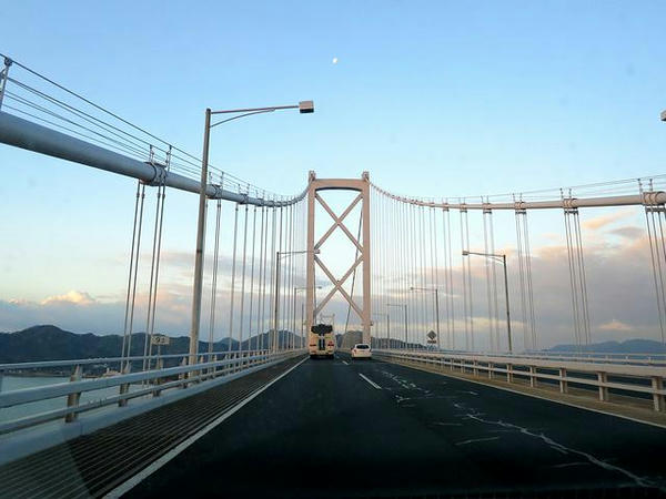 西瀬戸自動車道（しまなみ海道）走行中
