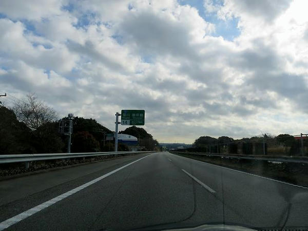 再び東名高速を走行