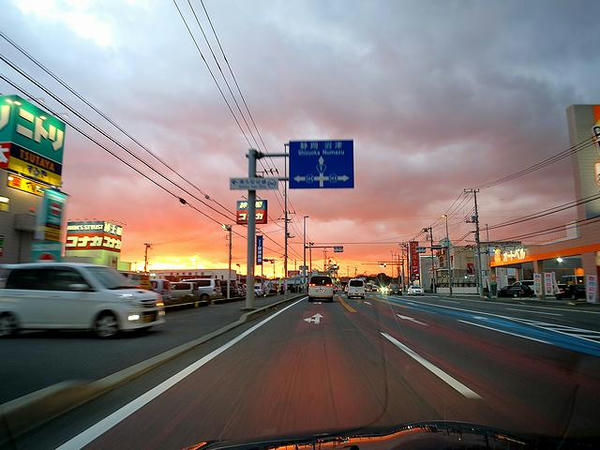 夕暮れの三島市内